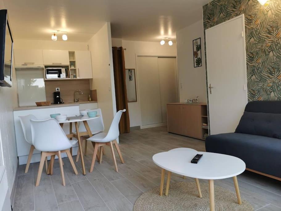 Appartement Acces Direct A La Plage Bernières-sur-Mer Dış mekan fotoğraf